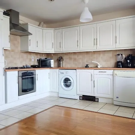 Lovely Bedroom In Newbridge