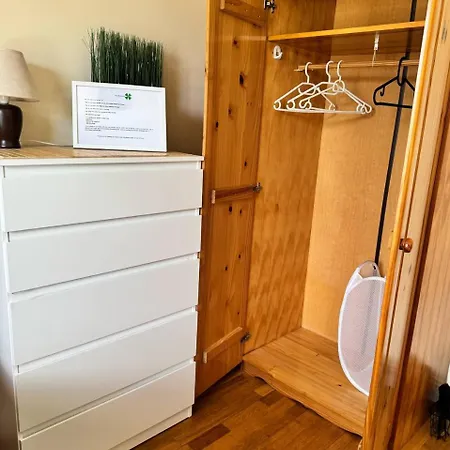 Accommodatie bij particulieren Lovely Bedroom In