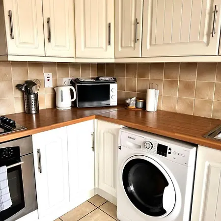 Accommodatie bij particulieren Lovely Bedroom In *