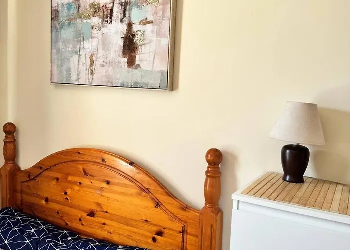 Lovely Bedroom In منزل للإقامة *